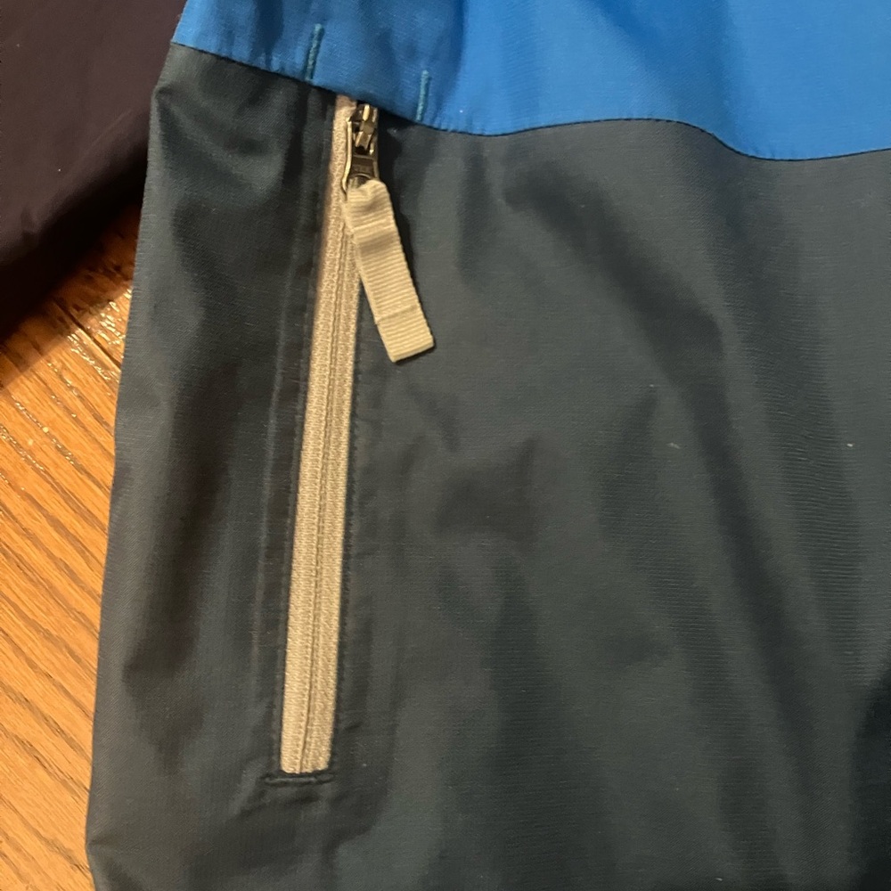 The North Face Kids Blue and Dark Jacket - Picture 9 of 15